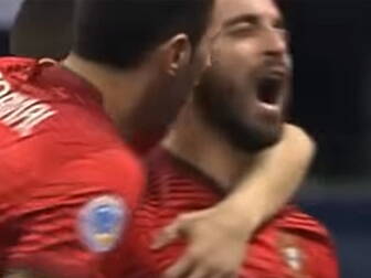 WATCH: Portuguese futsal playe...